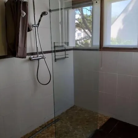 20 People House Swimming Pool And 度假居 奎米亚克